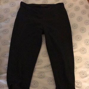 Black crop leggings with patterned calf